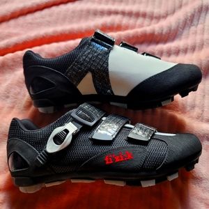 NWT Women's Fizik Mountain Bike Shoes Sz 40.5 EU Sz 9 1/4 US